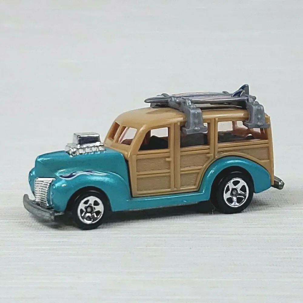 Mattel Hot Wheels 1979 FORD WOODIE W/ Surf Boards Woody Die Cast Car 2010 Toy